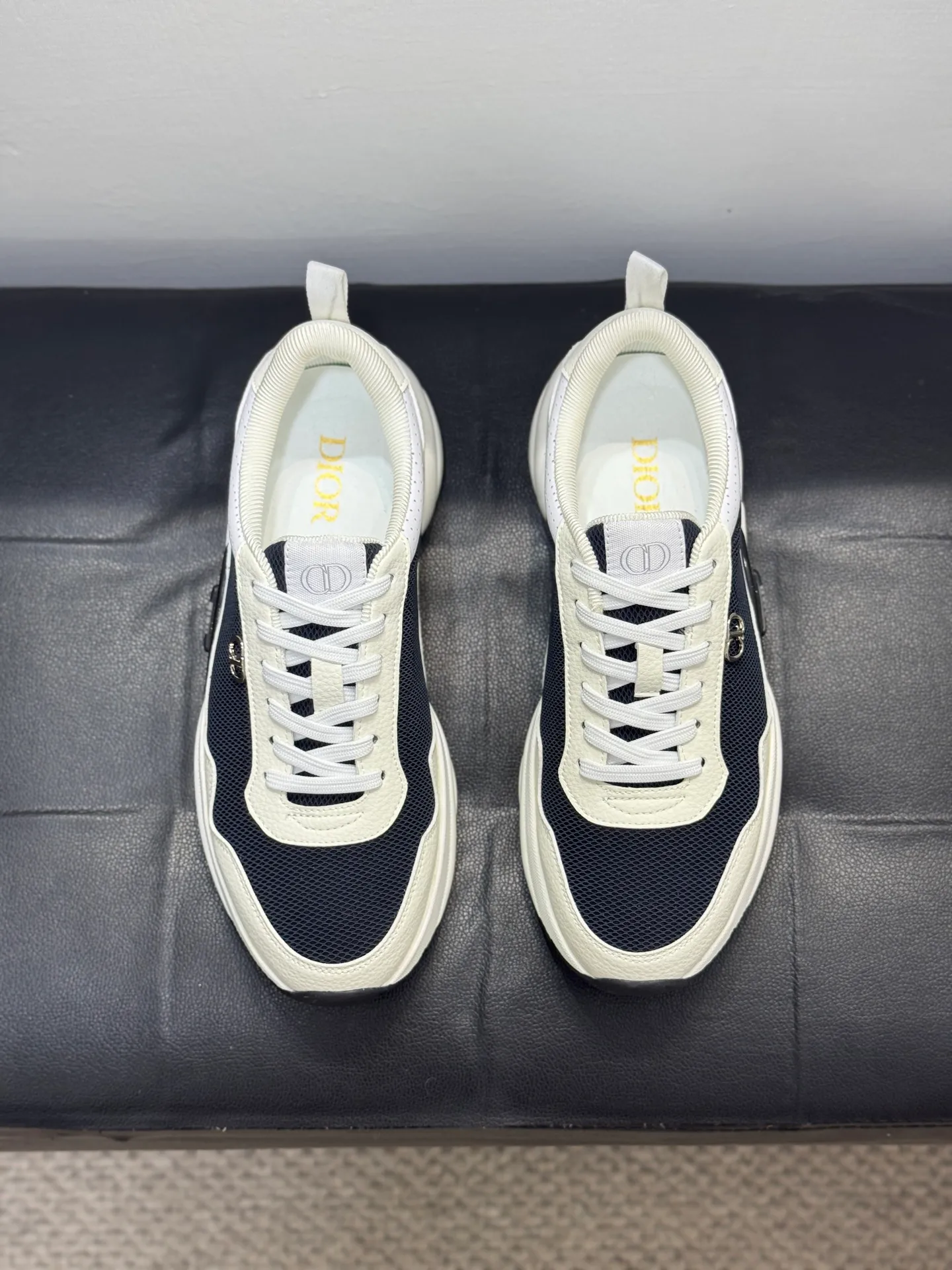 Men's shoes 💰440【New style】🪳🪳(Dior) popular model【New style】⚠⚠️Top purchasing agent🔍🔍Men's HK counters are on sale simultaneously. Sole: The original sole is specially provided by the original factory. The exclusive movable molded sole is super comfortable. The original factory follows the order. 🔍🔍The high-quality multi-color splicing design is exquisite and unique, and the cowhide stitching mesh lining💪Details determine the quality. We only make shoes with care. You can enter and exit the counter at will. Welcome to compare🇮🇹Size: 38-44 (45 customized